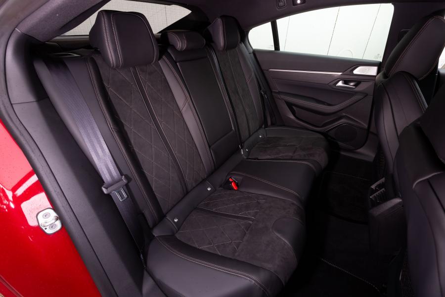 Интерьер Peugeot 508 GT 2018 года  (WW) (фото 16 из 42)